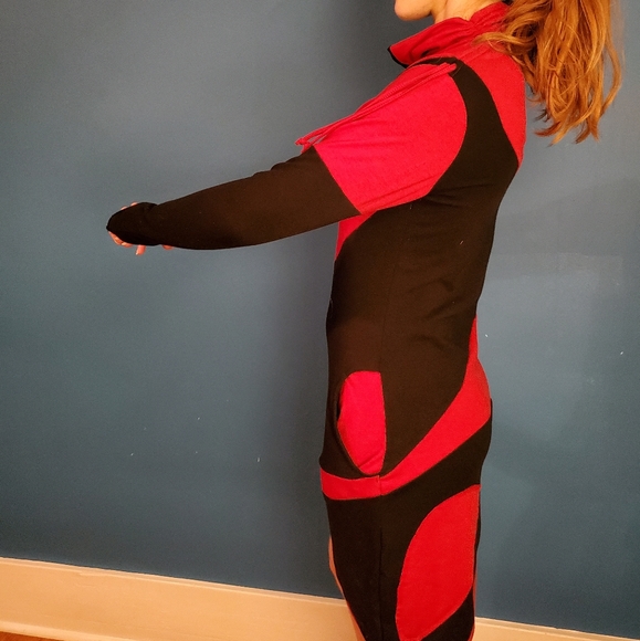 M Comfortable Statement Dress w Pockets - Picture 2 of 3